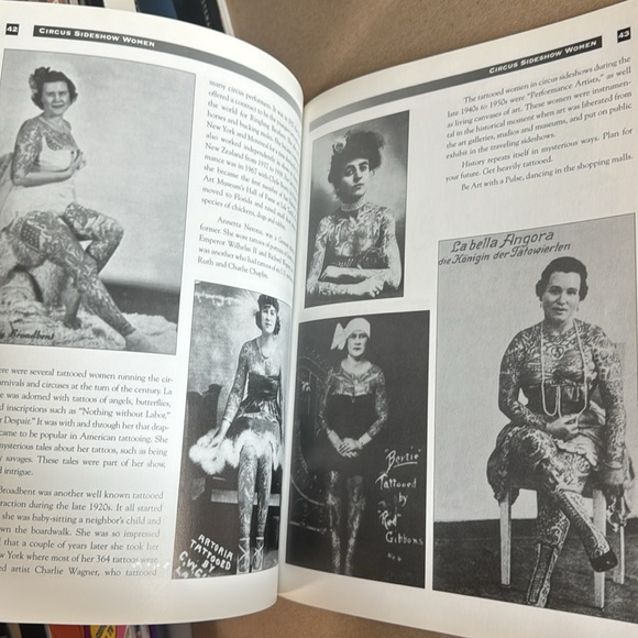 Stewed, Screwed & Tattooed
:Madame Chinchilla 2002 Out of Print - Picture 11 of 11